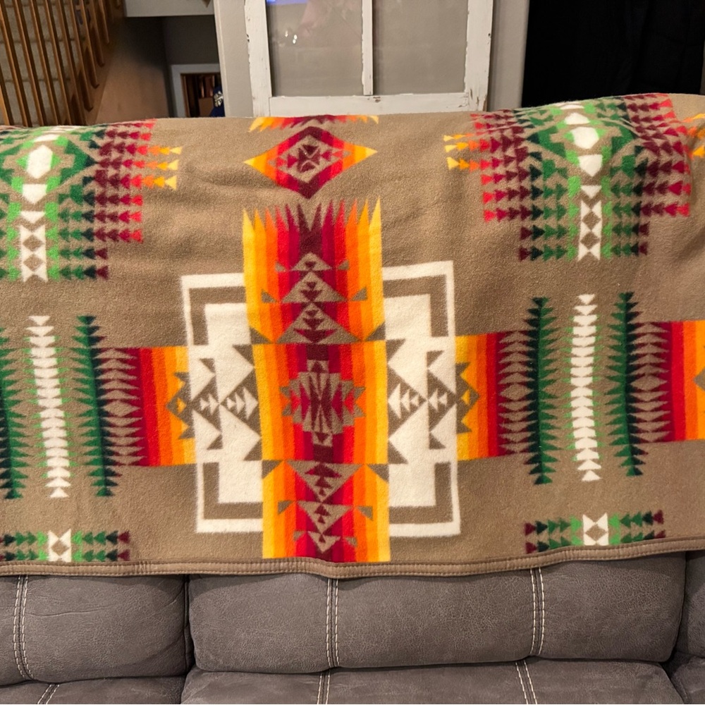 Gorgeous Pendleton Multicolor Pure virgin Wool 64x80 Blanket New with tags! - Picture 2 of 3